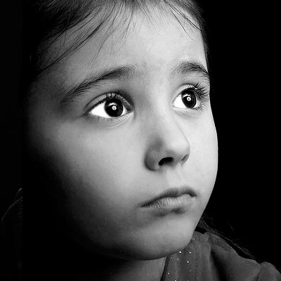 رمزيات بنات صغار ملامح وجه حزين Sad Child DP Images صور رمزيات حالات خلفيات عرض واتس اب انستقرام فيس بوك - رمزياتي